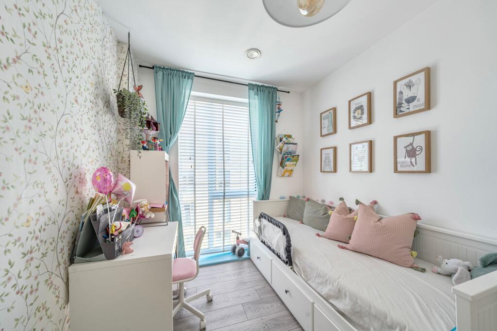 DOUBLE BEDROOM