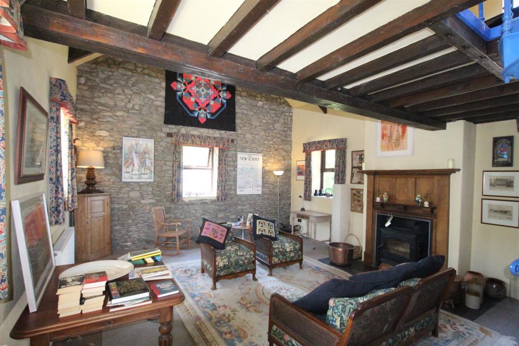 living room 4.JPG