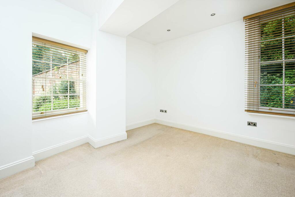 Bedroom1_2.jpg