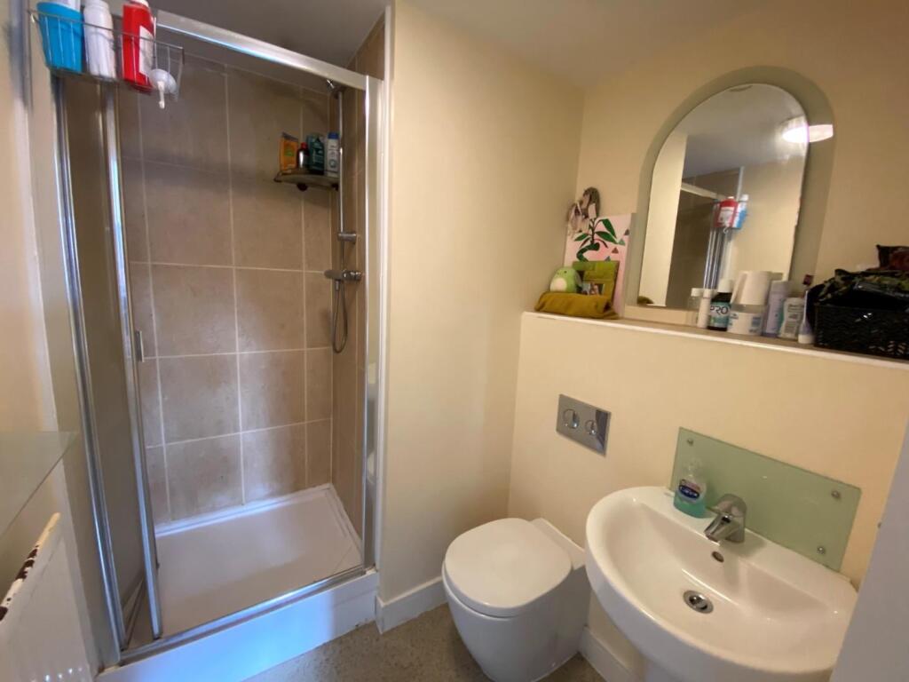 ensuite.jpg