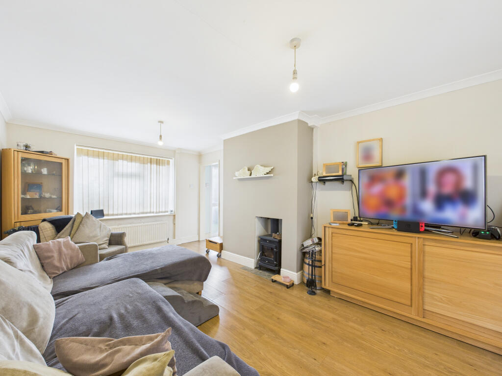 CAM01354G0-PR0613-STILL005