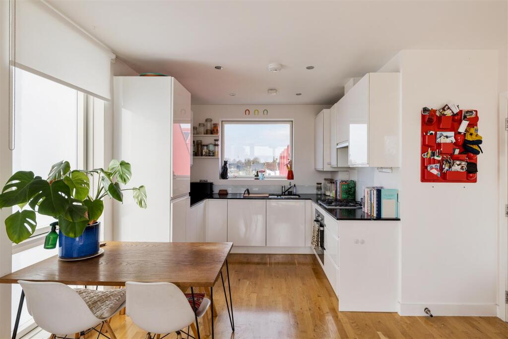 Britains Apartments 27 Sutherland Road, E17.jpg