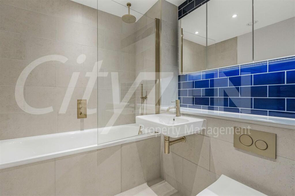 BATHROOM (SIMILAR APARTMENT)