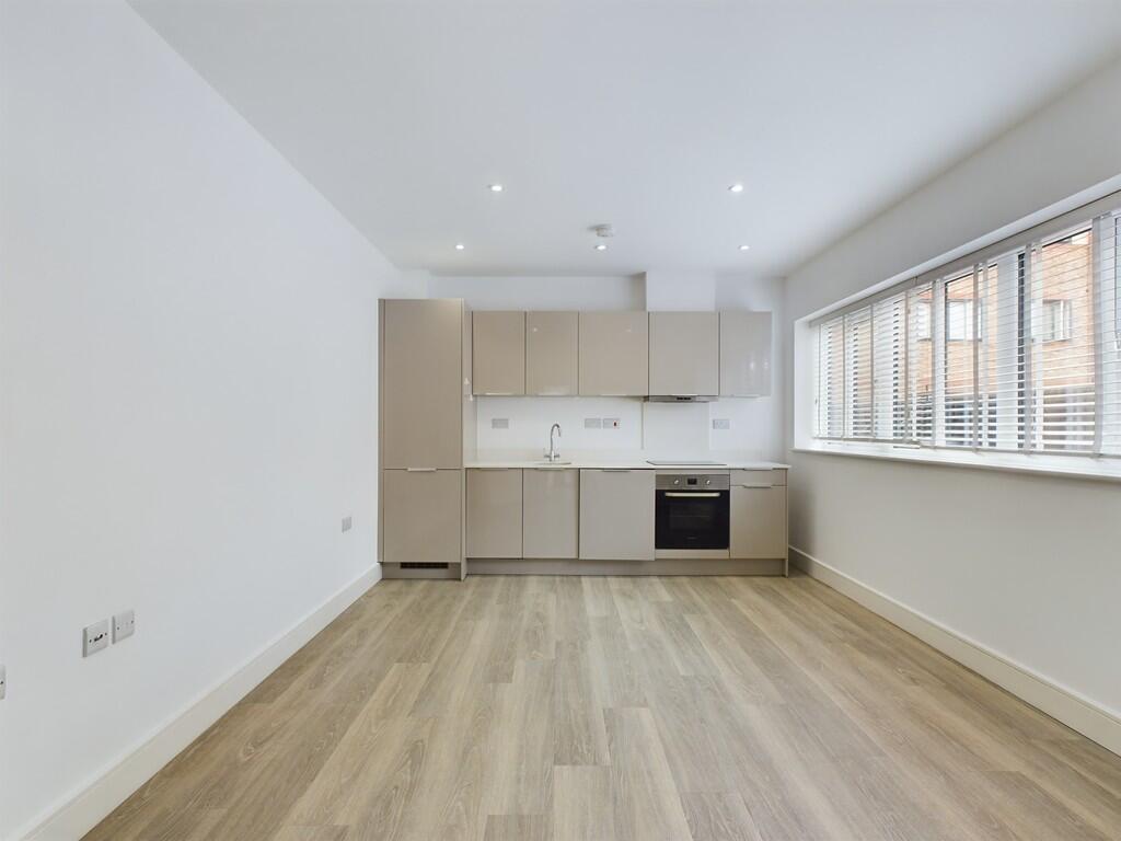 CAM04018G0-PR0067...