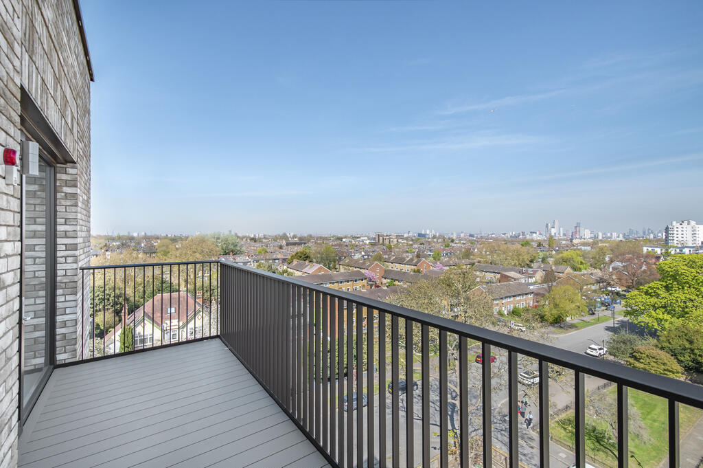 Vistry_-_107_Clarence_Avenue_-_-14