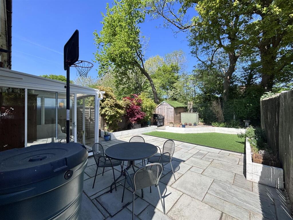 Swan Close Garden 1.jpg