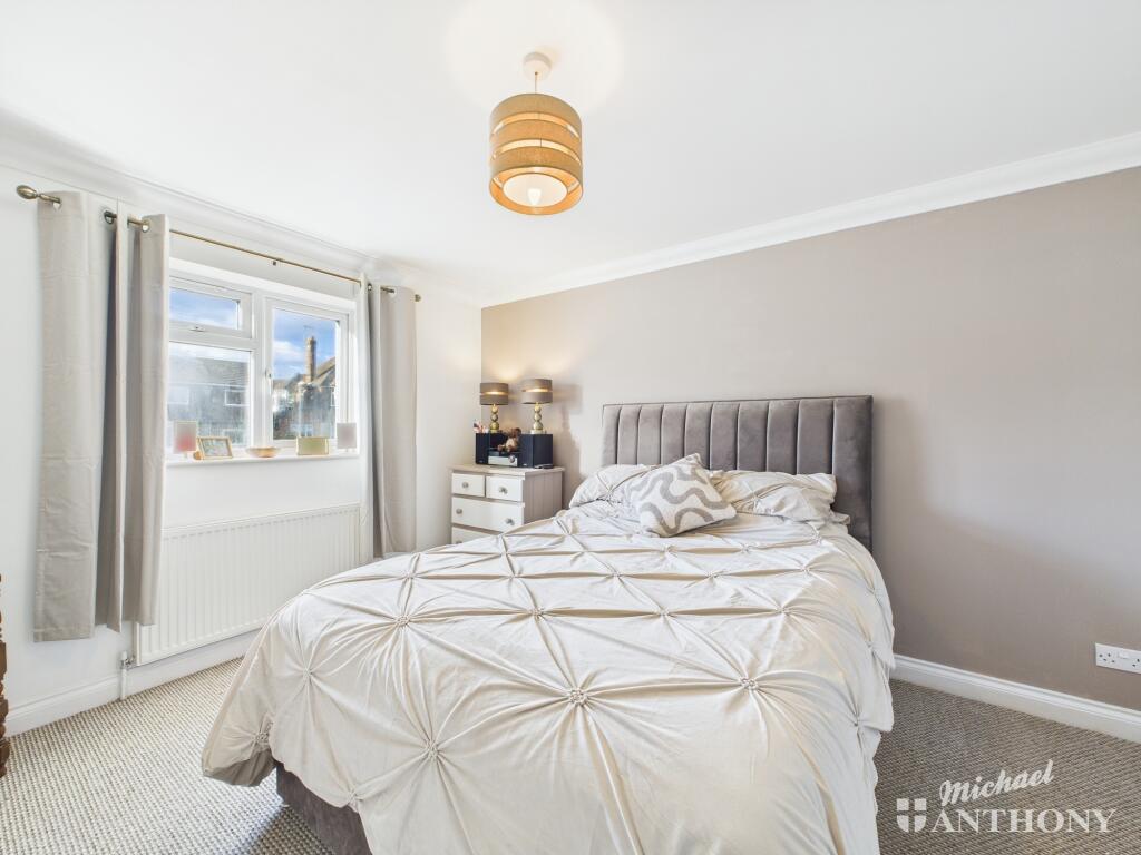 CAM02773G0-PR0264-STILL007