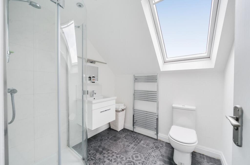 Ensuite to Bedroom 3