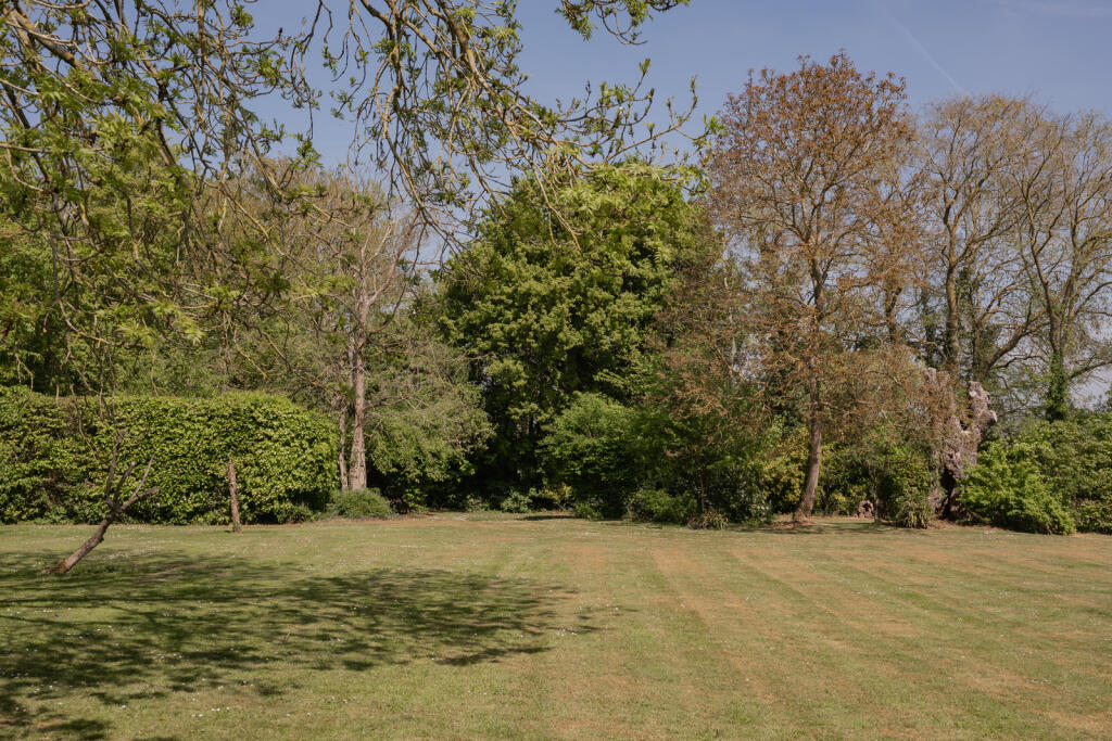 280884 - Nine Elms, Ringshall (exteriors)-7-2.jpg