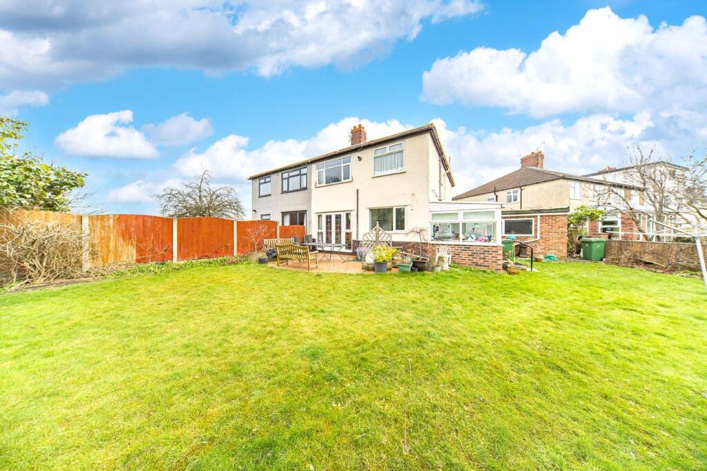 9 Armitage Gardens garden 2.jpg