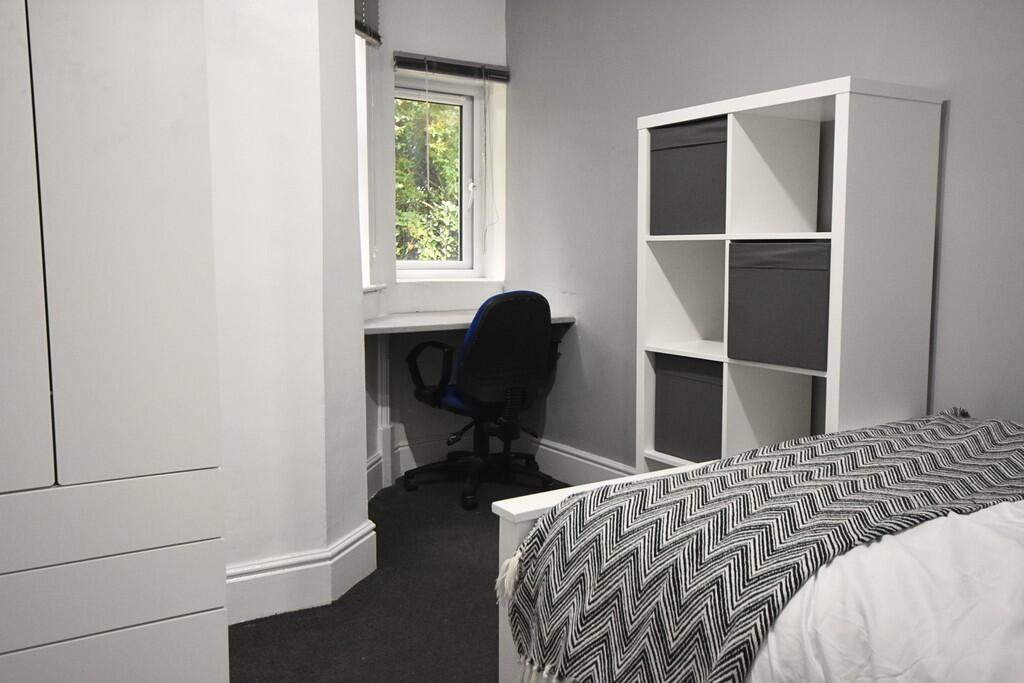 BEDROOM2 2