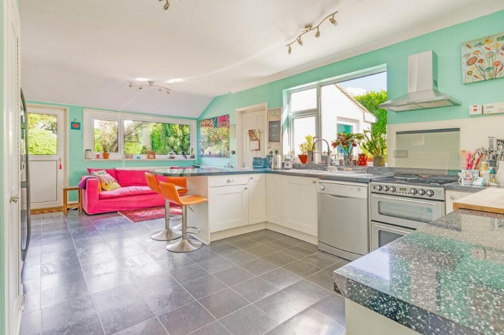 Kitchen/breakfast rm