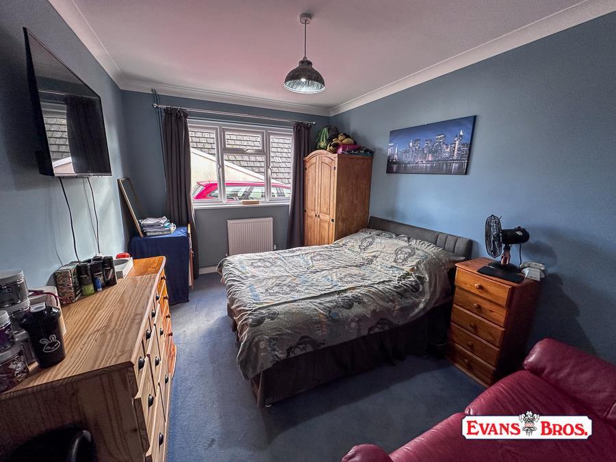 DOUBLE BEDROOM 2