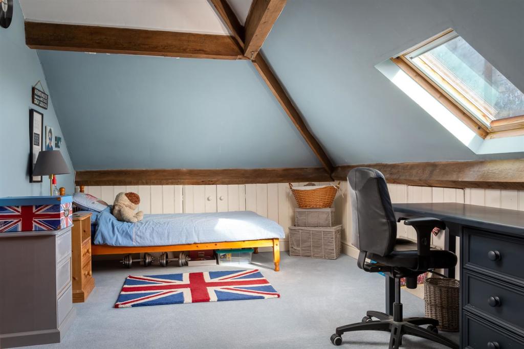 55 - Manor Barn - GL53 9PD - Web.jpg