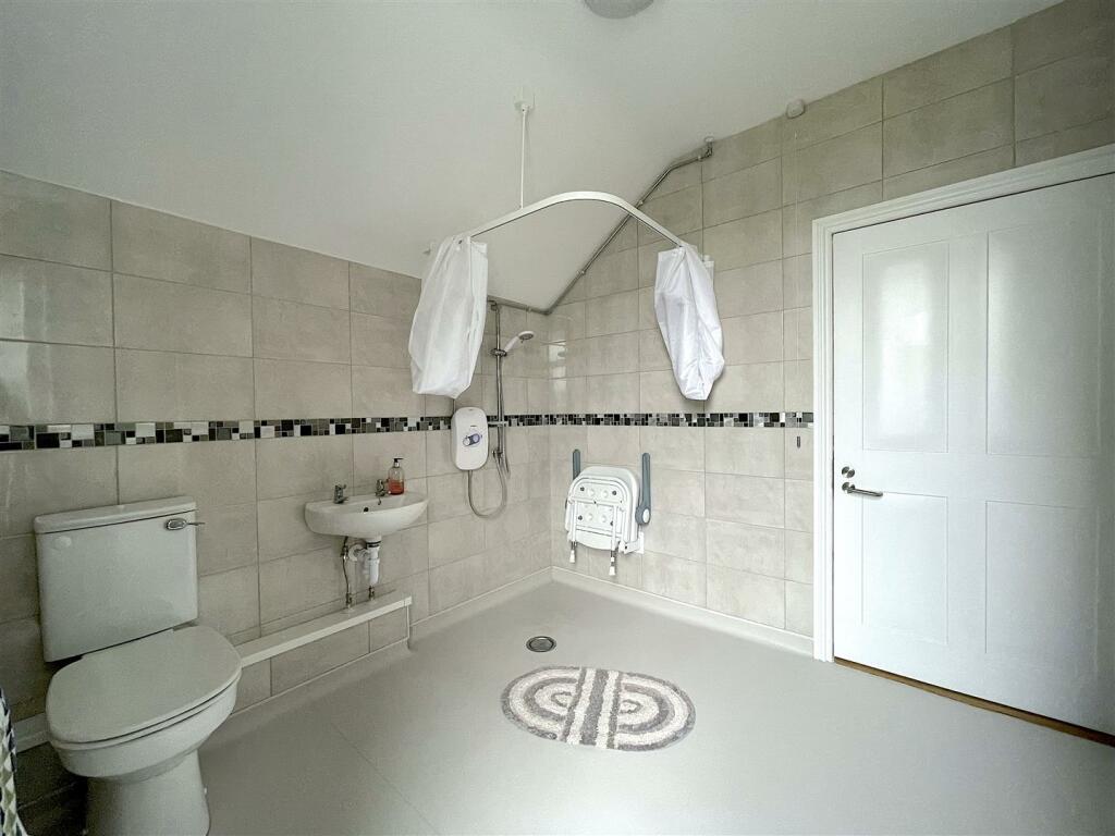 Bathroom (2).jpeg