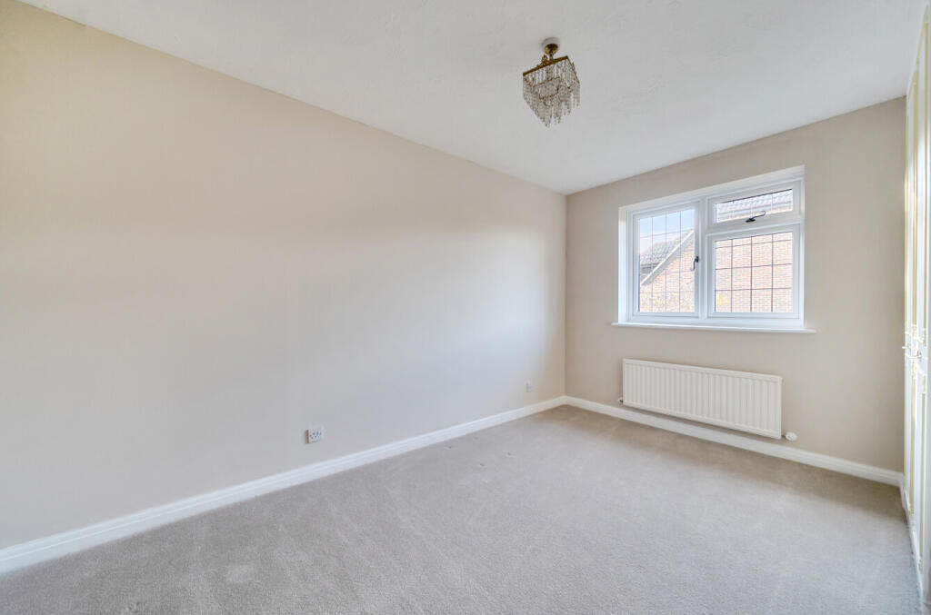 1371401-5-68f8a11...