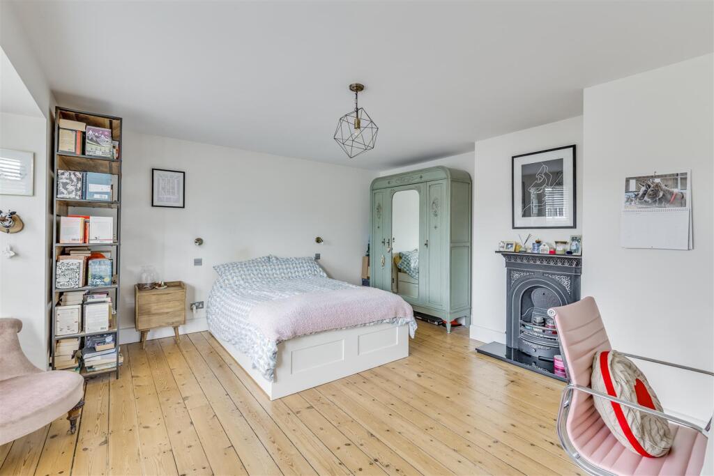 Norton Way South 334-17.jpg