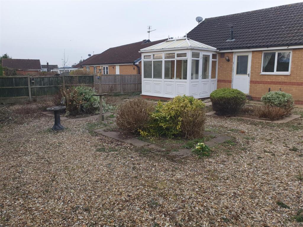 ADDITIONAL OUTSIDE PHOTOS