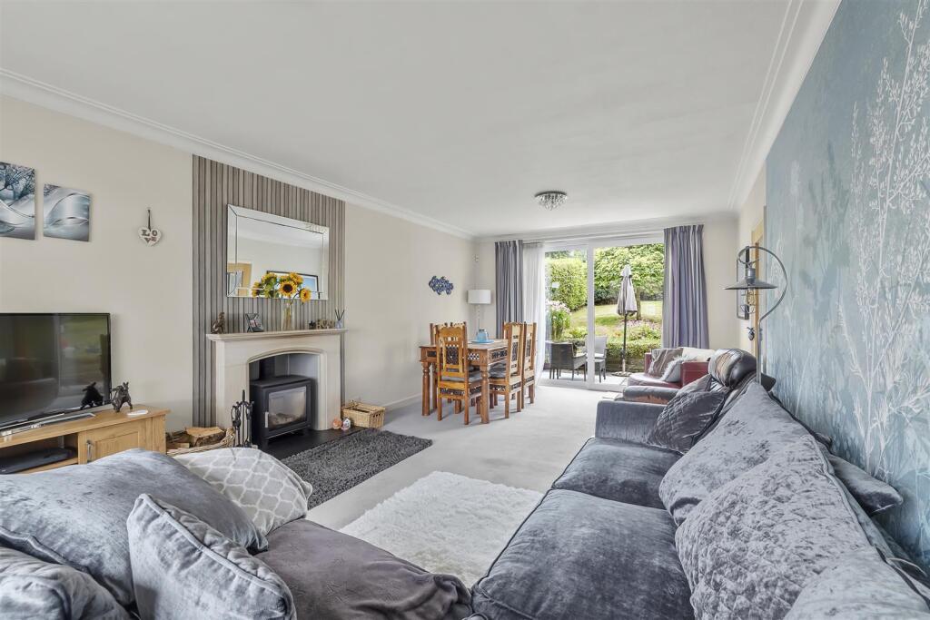 Sitting &amp; Dining Room