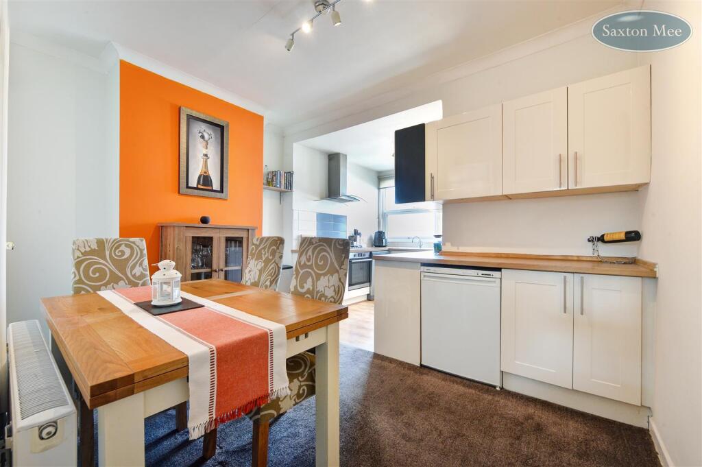 carr rd - dining room 8936.jpg