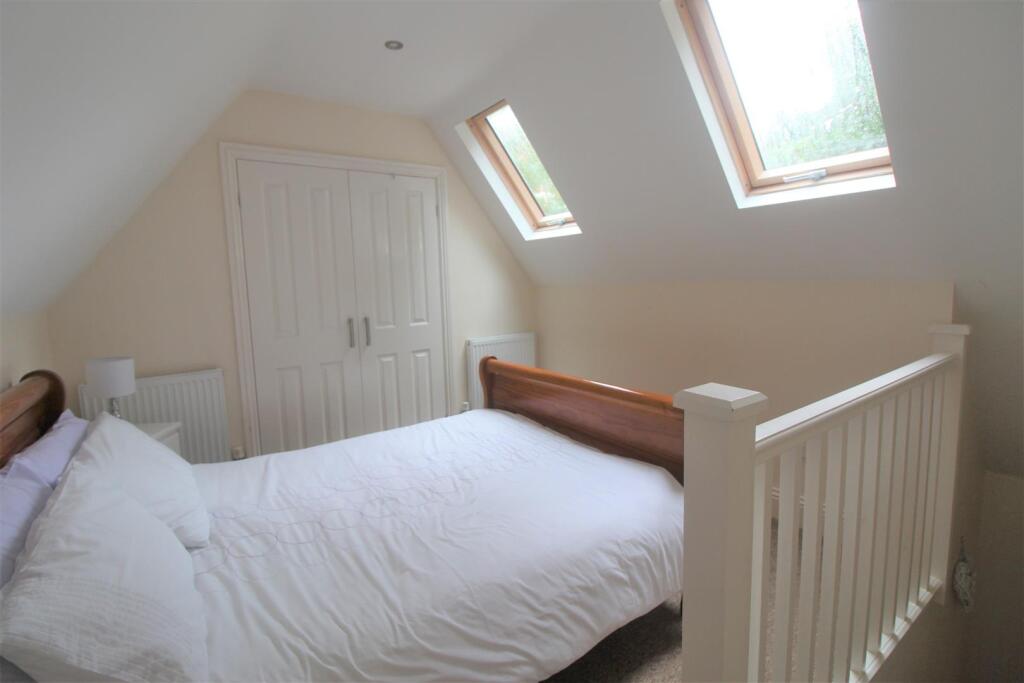 Bedroom 2 (2).JPG
