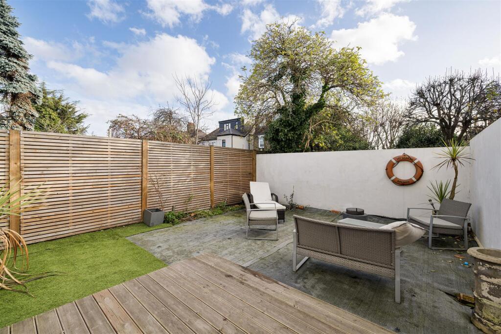 Central Park Road E6