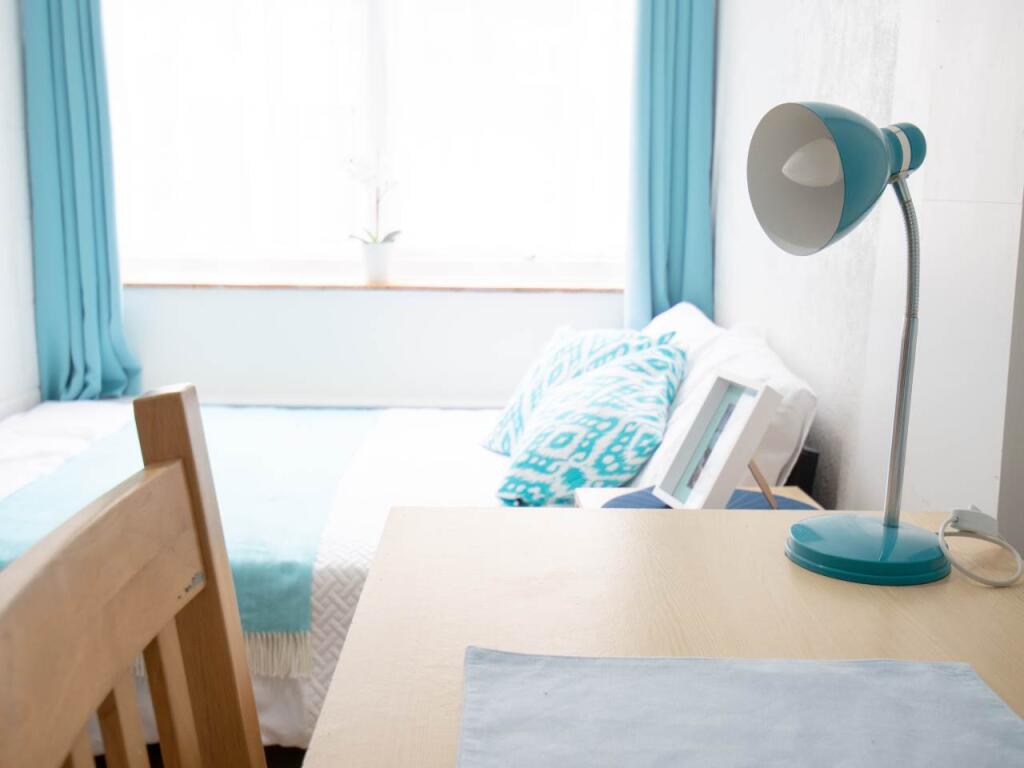1UP - Bedroom 1(2)