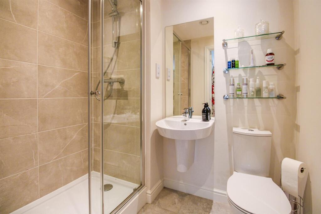 EN SUITE SHOWER ROOM/W.C.