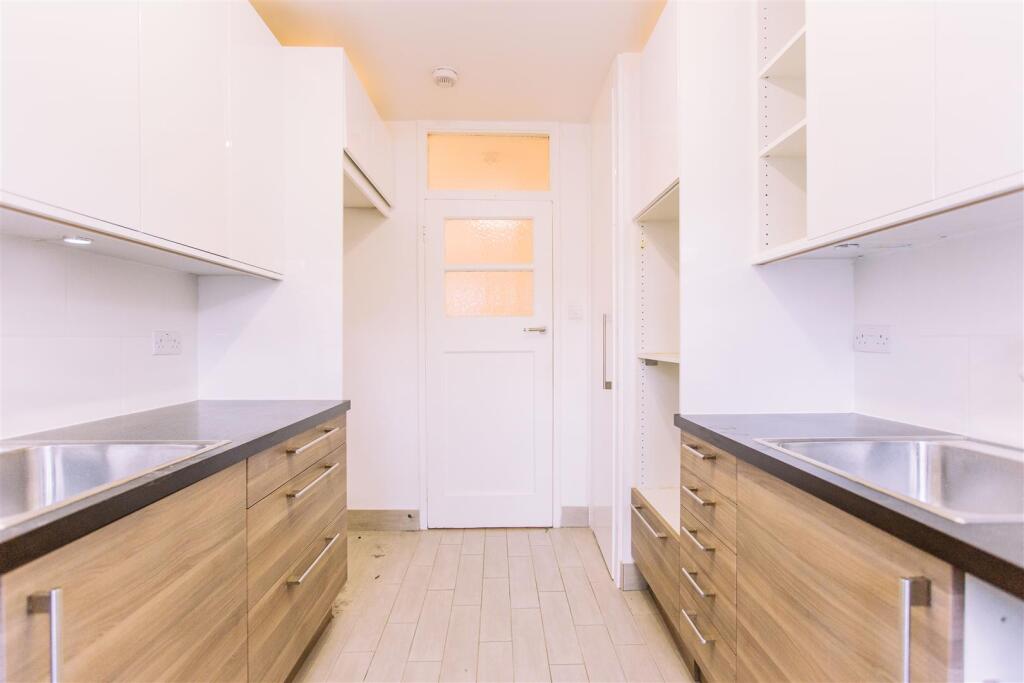 MB_pembroke hall_hendon_davies davies-11.jpg