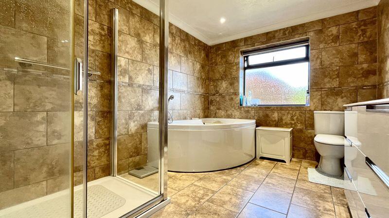 En-Suite to Bedroom 1