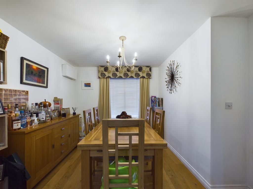 CAM04024G0-PR0018-STILL013