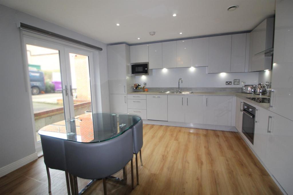Kitchen 1.jpg