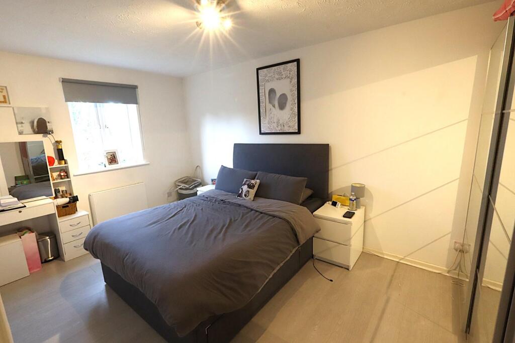 Osprey Close, Falcon Way, Watford