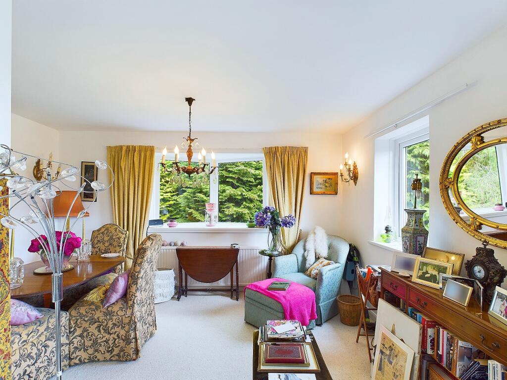 CAM04201G0-PR0004-STILL054