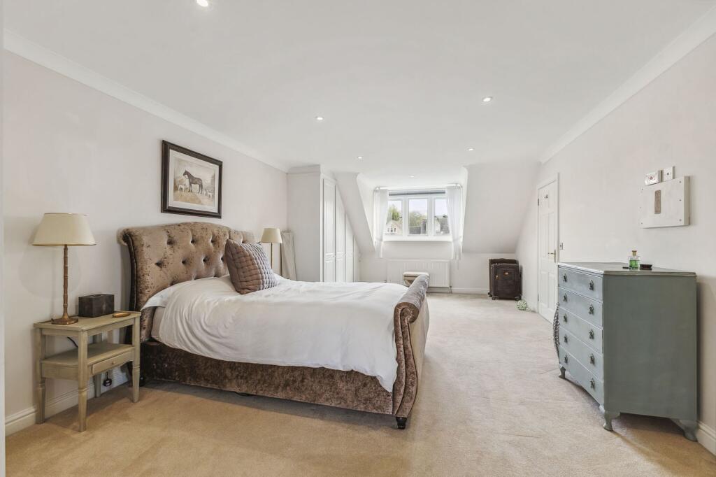 Principal bedroom