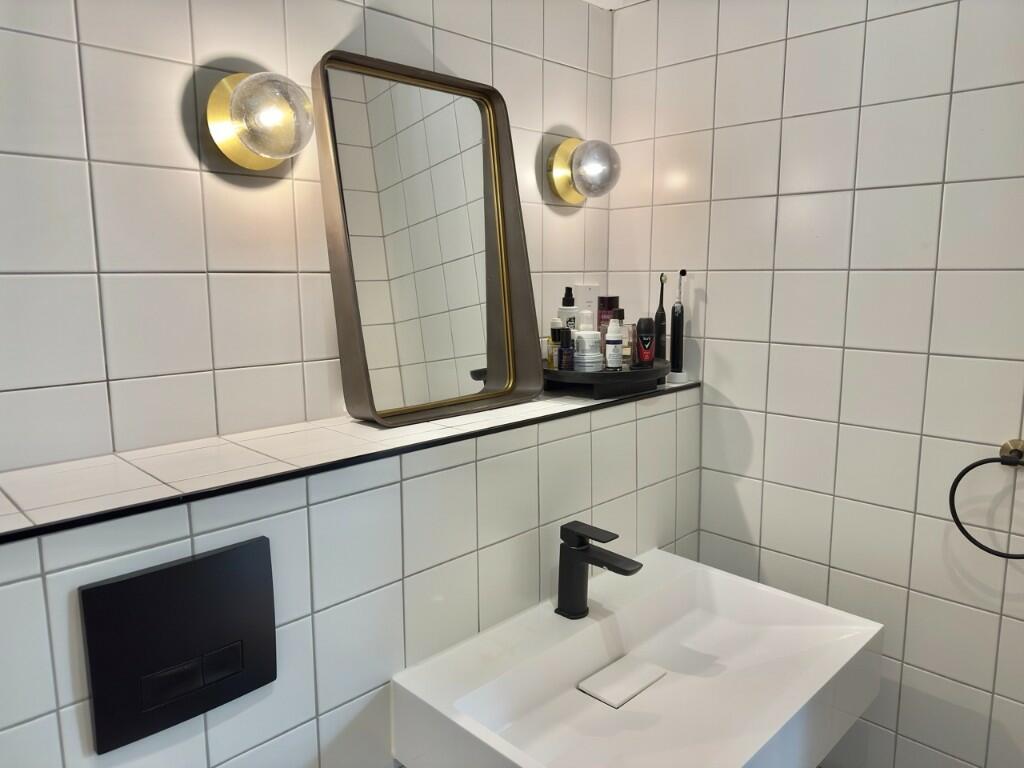 EN-SUITE /BATHROOM 2