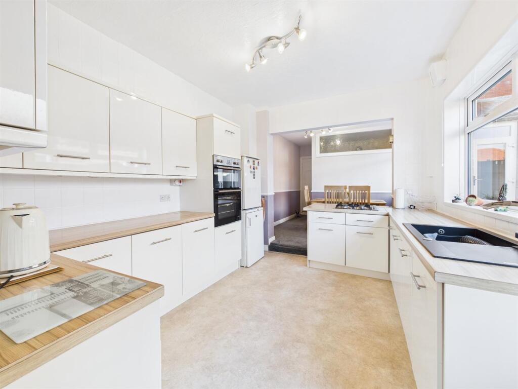 Kitchen: