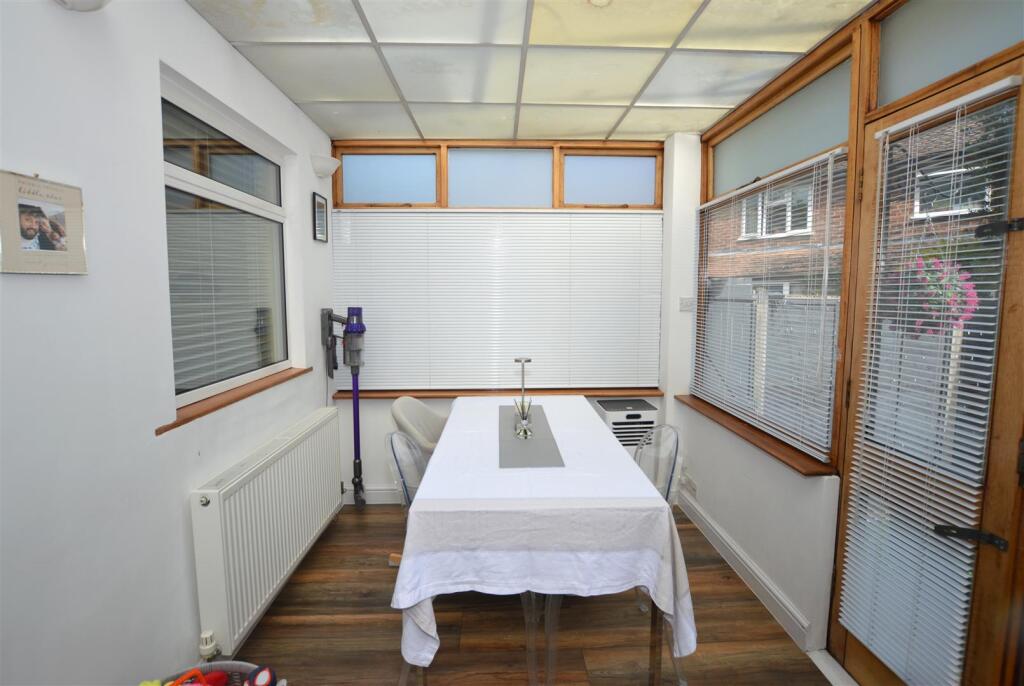 48 Bramley Close conservatory 2.JPG