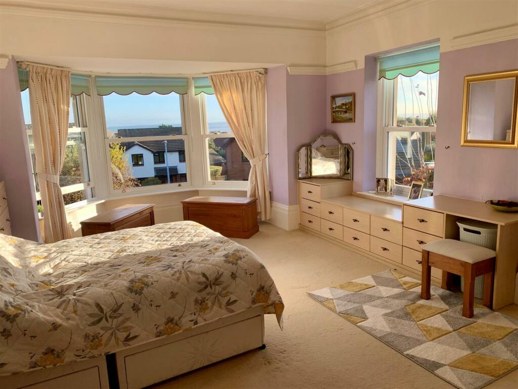PRINCIPAL BEDROOM