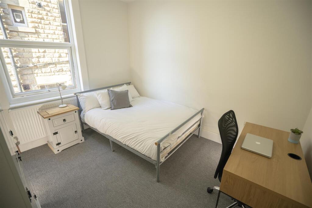 455crookemoor road bedroom3.jpg