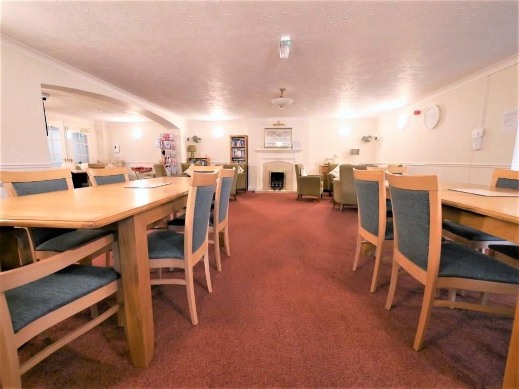 RESIDENT'S LOUNGE...