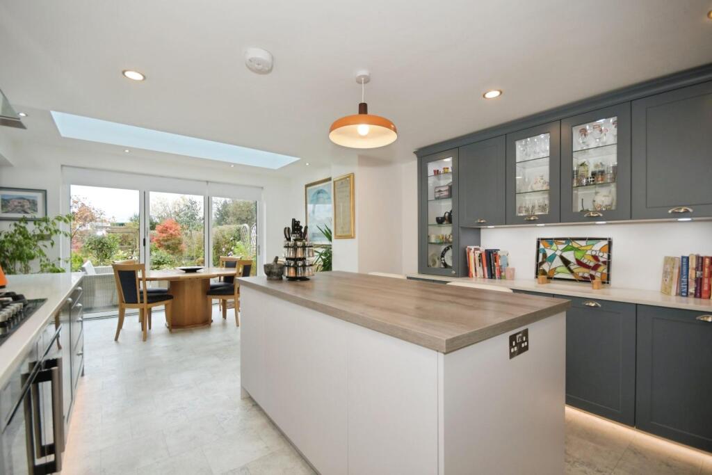 KITCHEN 03.jpg