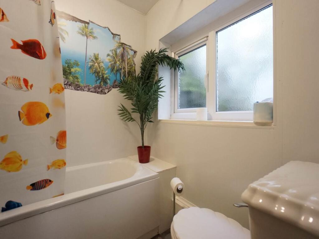 37 caellepa bathroom.jpg