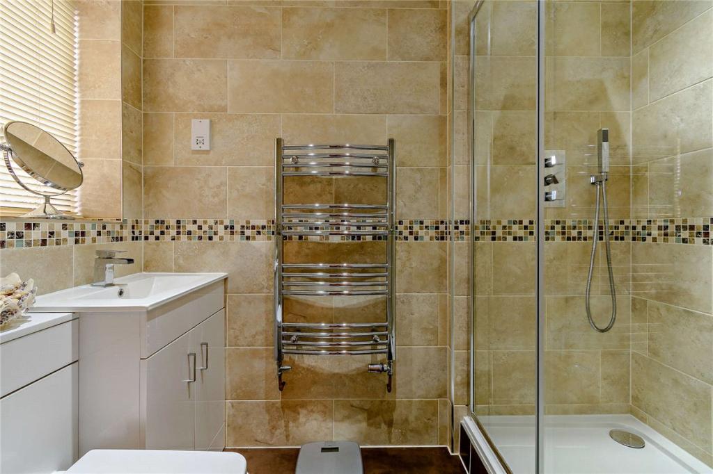 Ground En Suite
