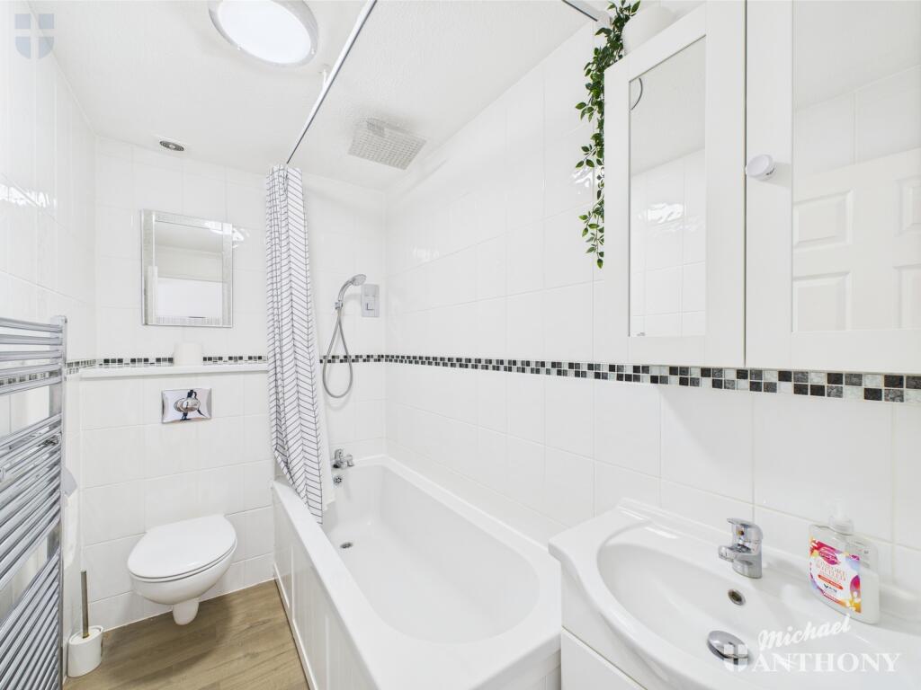 CAM03218G0-PR0673-STILL015