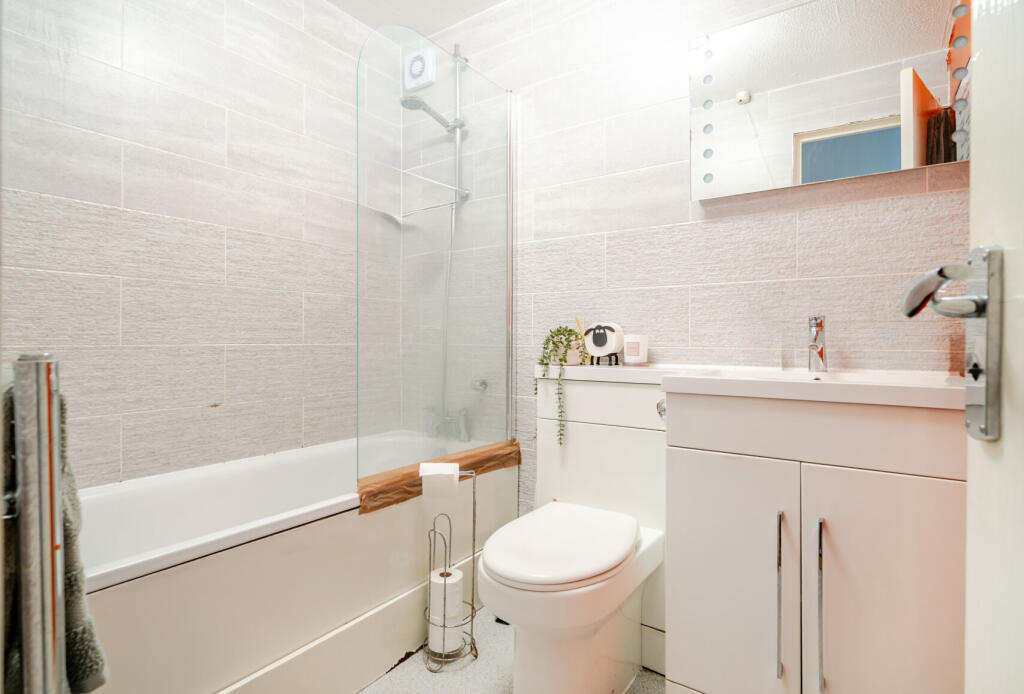 1370677-8-68f6383...