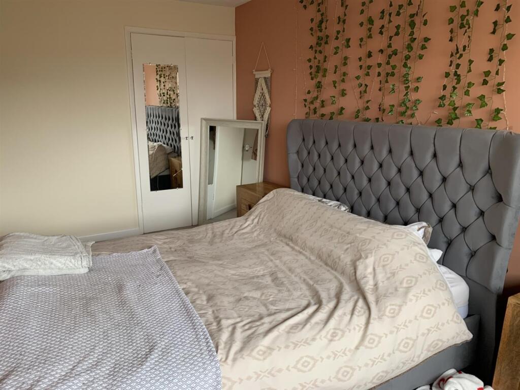 Bedroom,.jpg
