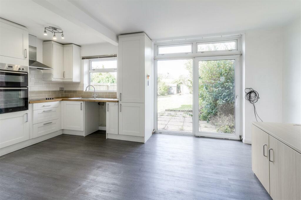 Kitchen/Dining Area