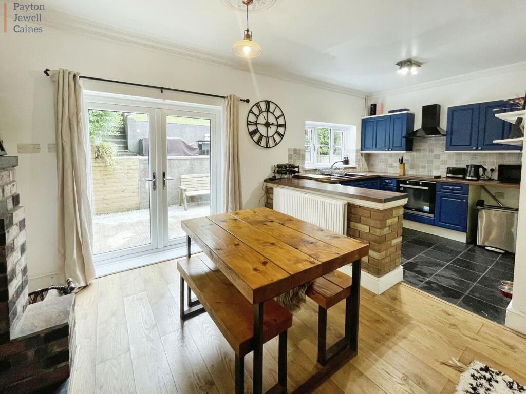 L-shaped kitchen/lounge/diner