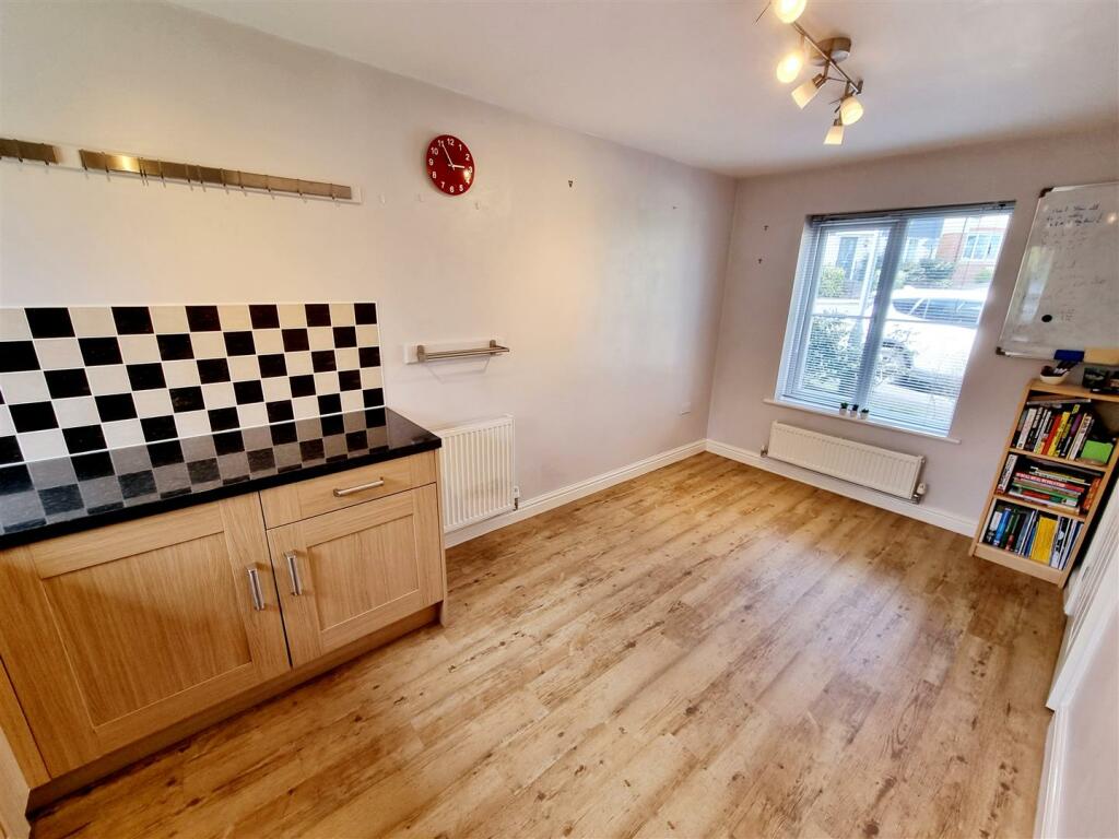 Dining Area.jpg
